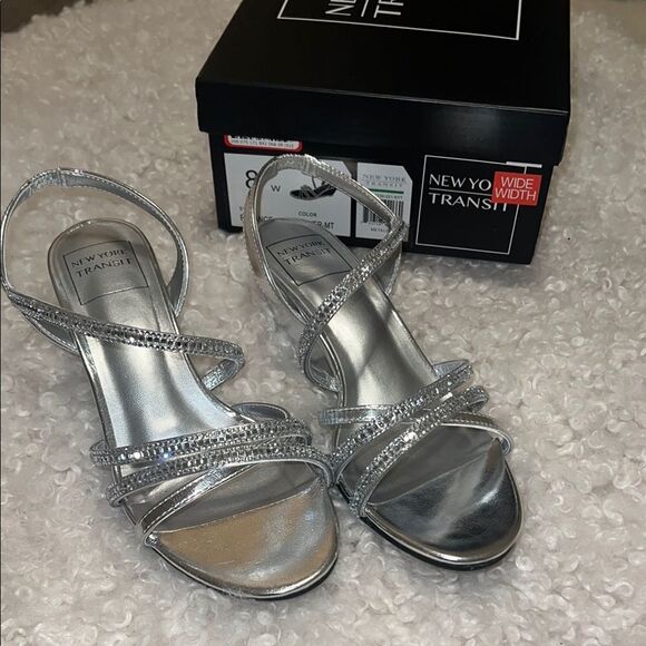 New York Transit Women's Silver Sandals New Years Holiday size 8 wide width - Picture 1 of 4